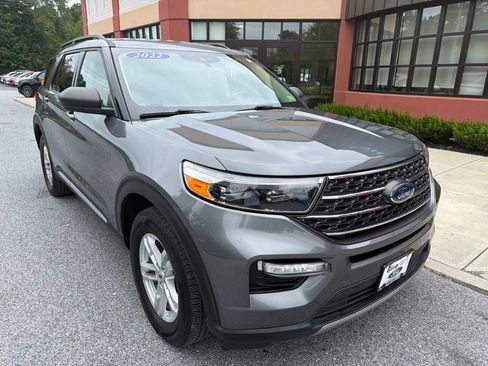 Used 2022 Ford Explorer XLT w/ Equipment Group 202A AWD/4WD image 9