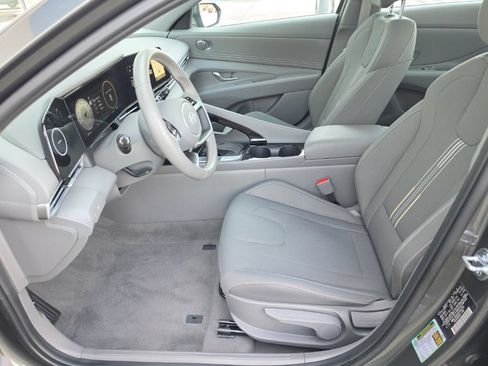 Used 2025 Hyundai Elantra SEL FWD image 23