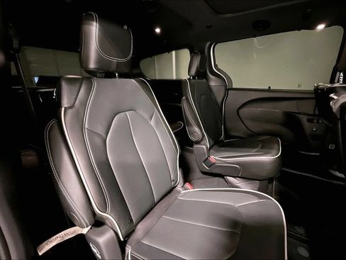Used 2024 Chrysler Pacifica Limited w/ Uconnect Theater Family Group AWD/4WD image 33