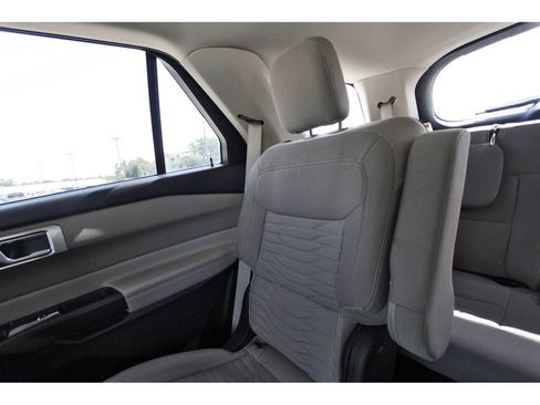 Used 2020 Ford Explorer XLT AWD/4WD image 14