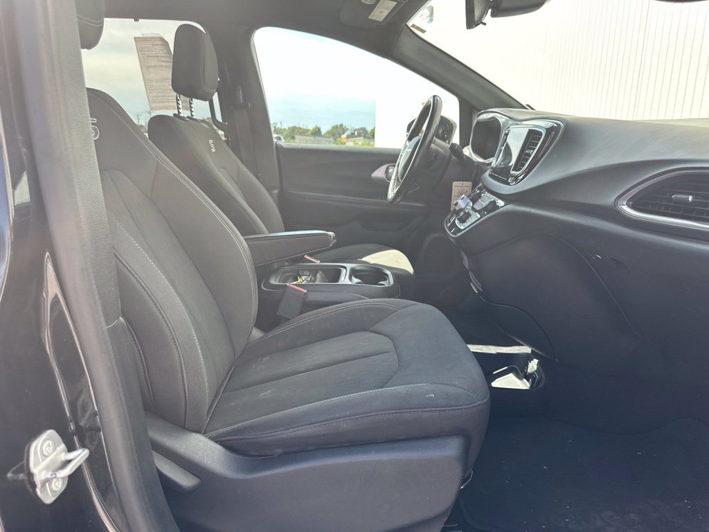 Used 2018 Chrysler Pacifica Touring Plus w/ S Appearance Package FWD image 30