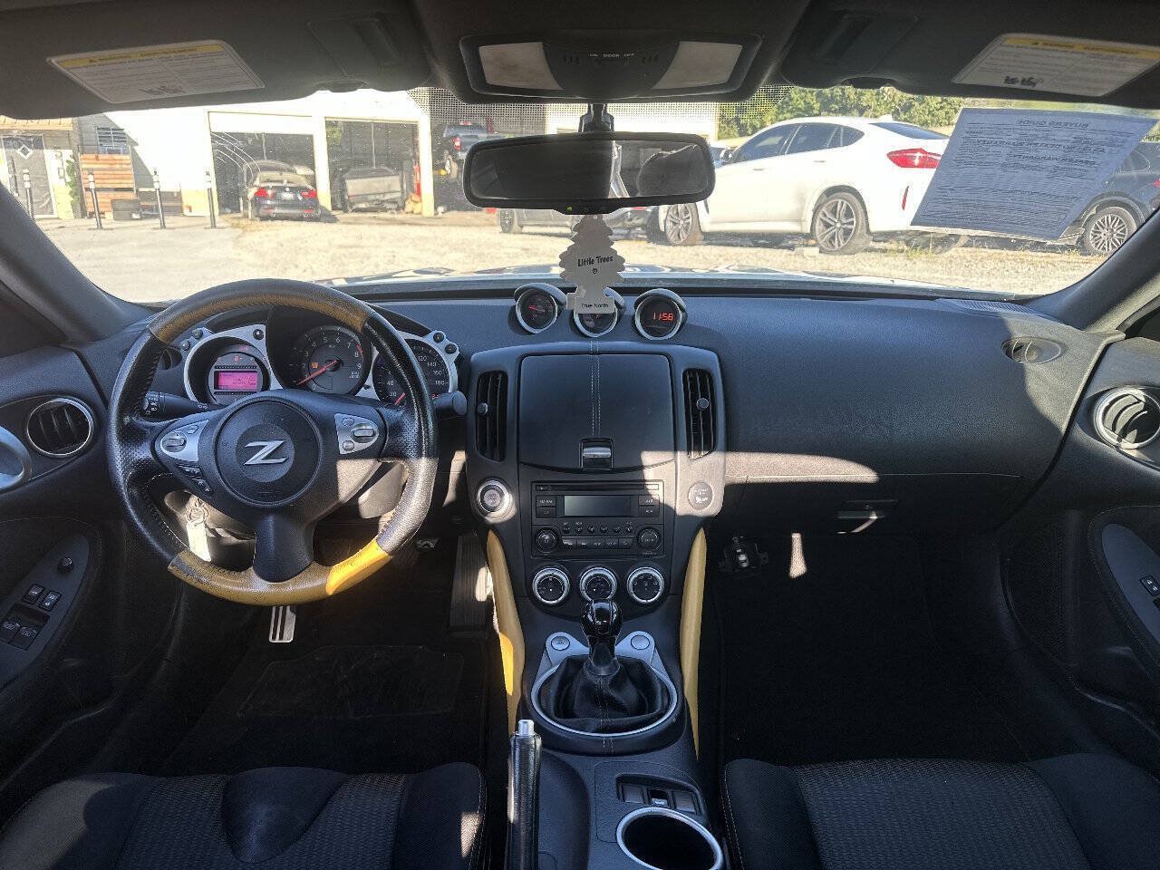 Used 2019 Nissan 370Z Coupe w/ Z34 Heritage Edition - White RWD image 23