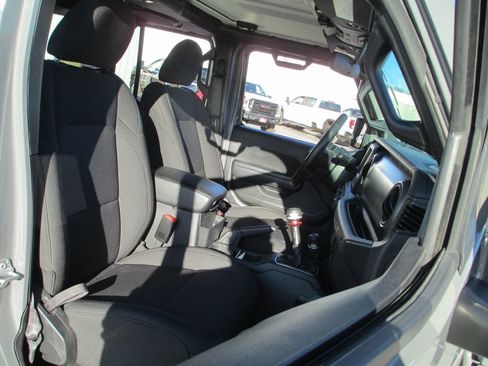 Used 2022 Jeep Wrangler Unlimited Sport image 18