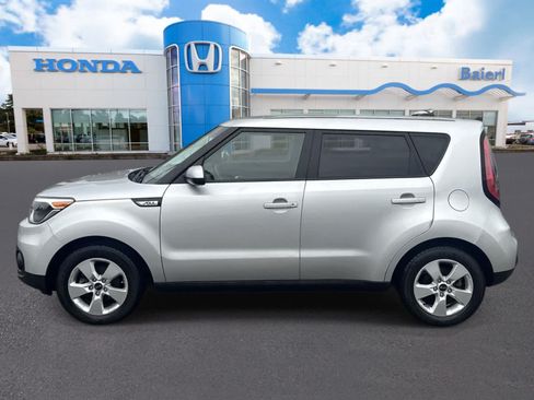 Used 2019 Kia Soul FWD image 2
