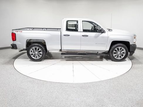 Used 2017 Chevrolet Silverado 1500 W/T w/ Trailering Package AWD/4WD image 4