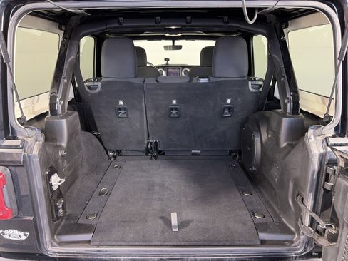 Used 2019 Jeep Wrangler Unlimited Sahara image 14