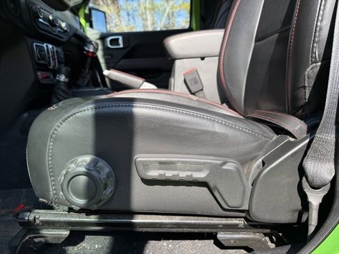 Used 2019 Jeep Wrangler Unlimited Rubicon w/ Cold Weather Group image 13