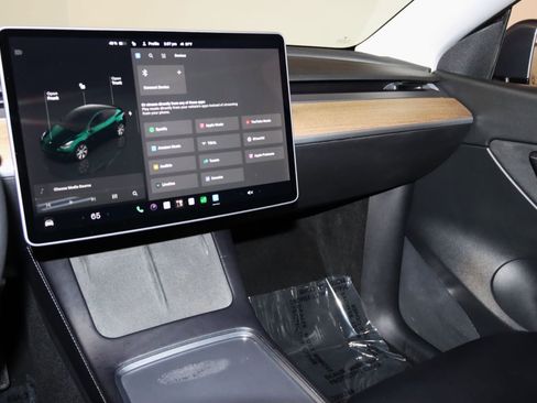 Used 2022 Tesla Model Y Long Range AWD/4WD image 41