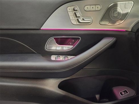 Used 2025 Mercedes-Benz GLS 450 4MATIC image 24