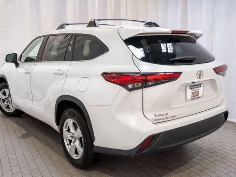 Used 2023 Toyota Highlander L image 3