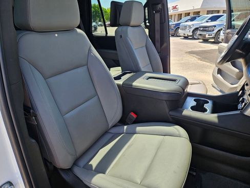 Used 2023 Chevrolet Tahoe Z71 w/ Luxury Package AWD/4WD image 32
