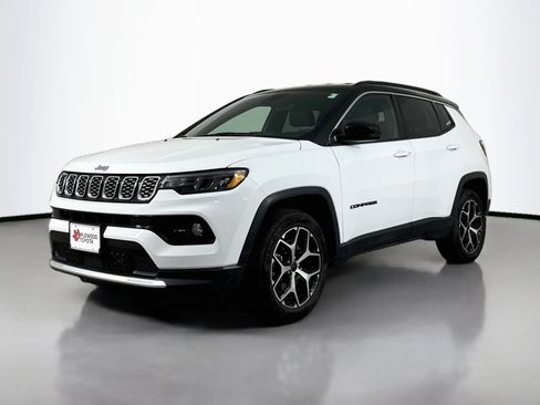 Used 2025 Jeep Compass Limited AWD/4WD image 3