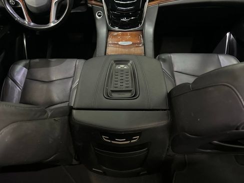 Used 2019 Cadillac Escalade ESV Luxury AWD/4WD image 59