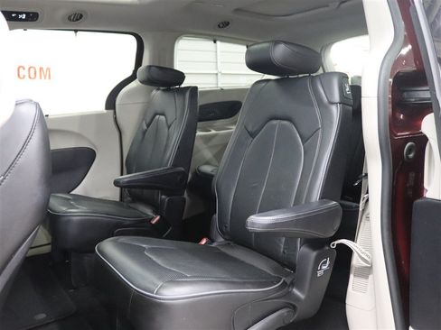 Used 2020 Chrysler Pacifica Limited FWD image 15