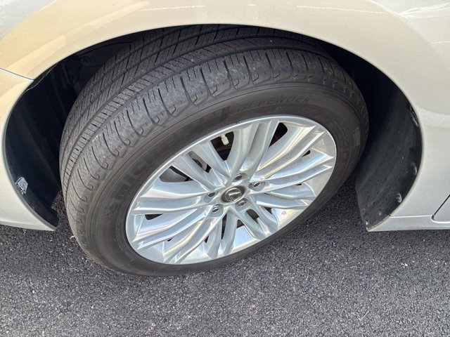 Used 2013 Lexus ES 350 w/ Luxury Pkg FWD image 3