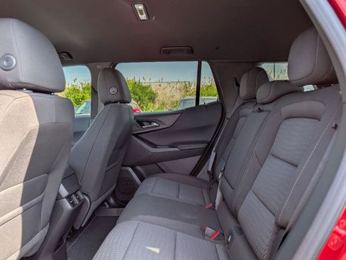 Used 2026 Chevrolet Equinox LT FWD image 10
