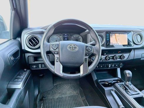 Used 2018 Toyota Tacoma TRD Sport w/ Technology Package image 21