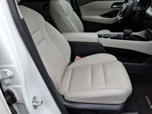 Used 2023 Nissan Rogue SL w/ SL Premium Package image 7