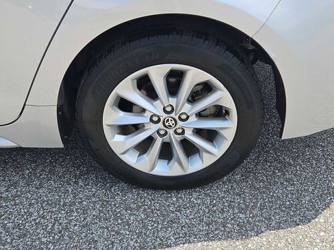 Used 2021 Toyota Corolla LE w/ LE Convenience Package image 13
