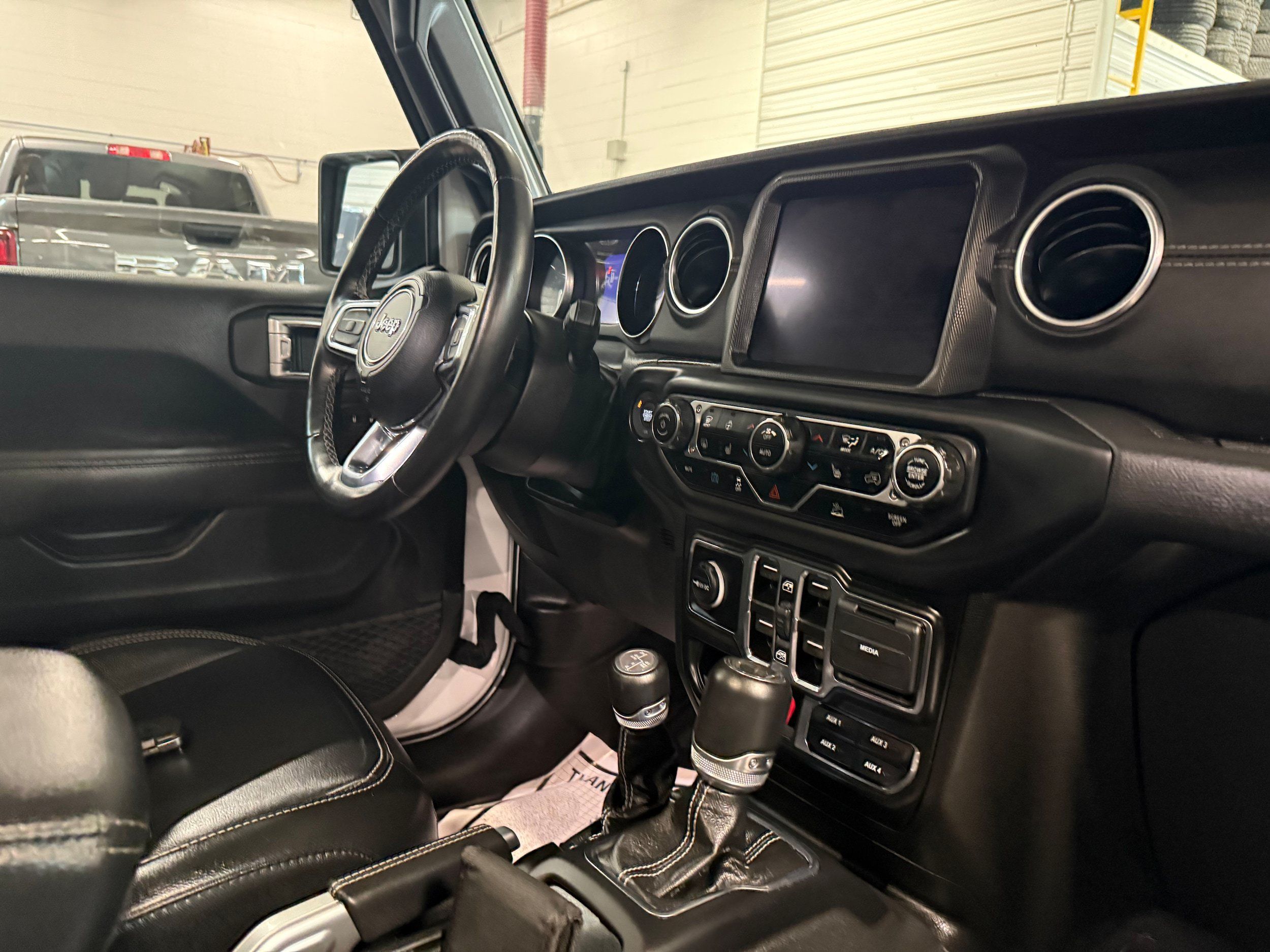 Used 2022 Jeep Wrangler Unlimited Sahara w/ Cold Weather Group AWD/4WD image 13