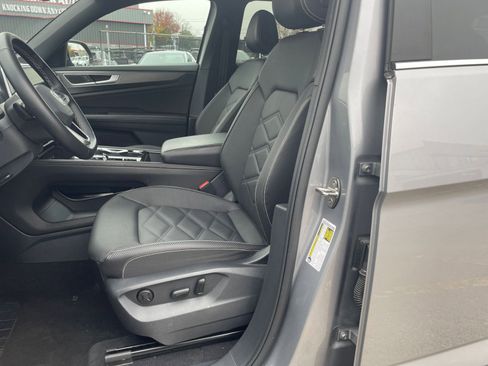 Used 2025 Volkswagen Atlas Cross Sport SE image 27