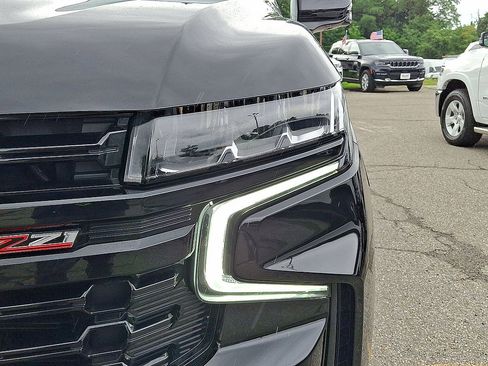 Used 2023 Chevrolet Tahoe Z71 w/ Luxury Package AWD/4WD image 34