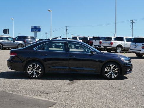 Used 2020 Volkswagen Passat 2.0T SEL FWD image 2