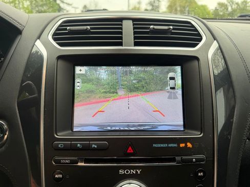 Used 2018 Ford Explorer Platinum image 14