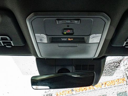 Used 2025 Toyota Tacoma TRD Off-Road image 17