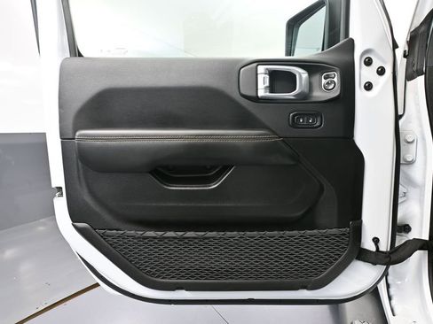 Used 2024 Jeep Wrangler Unlimited Sahara w/ Technology Group AWD/4WD image 22