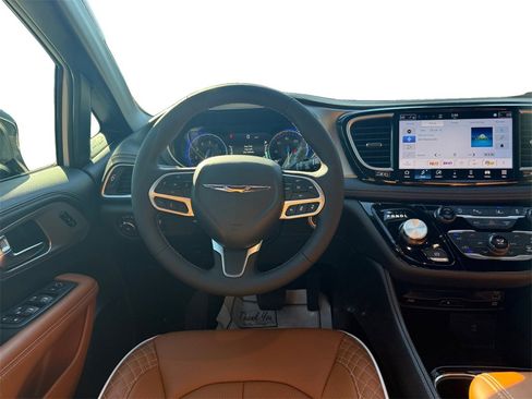 New 2026 Chrysler Pacifica Pinnacle image 12
