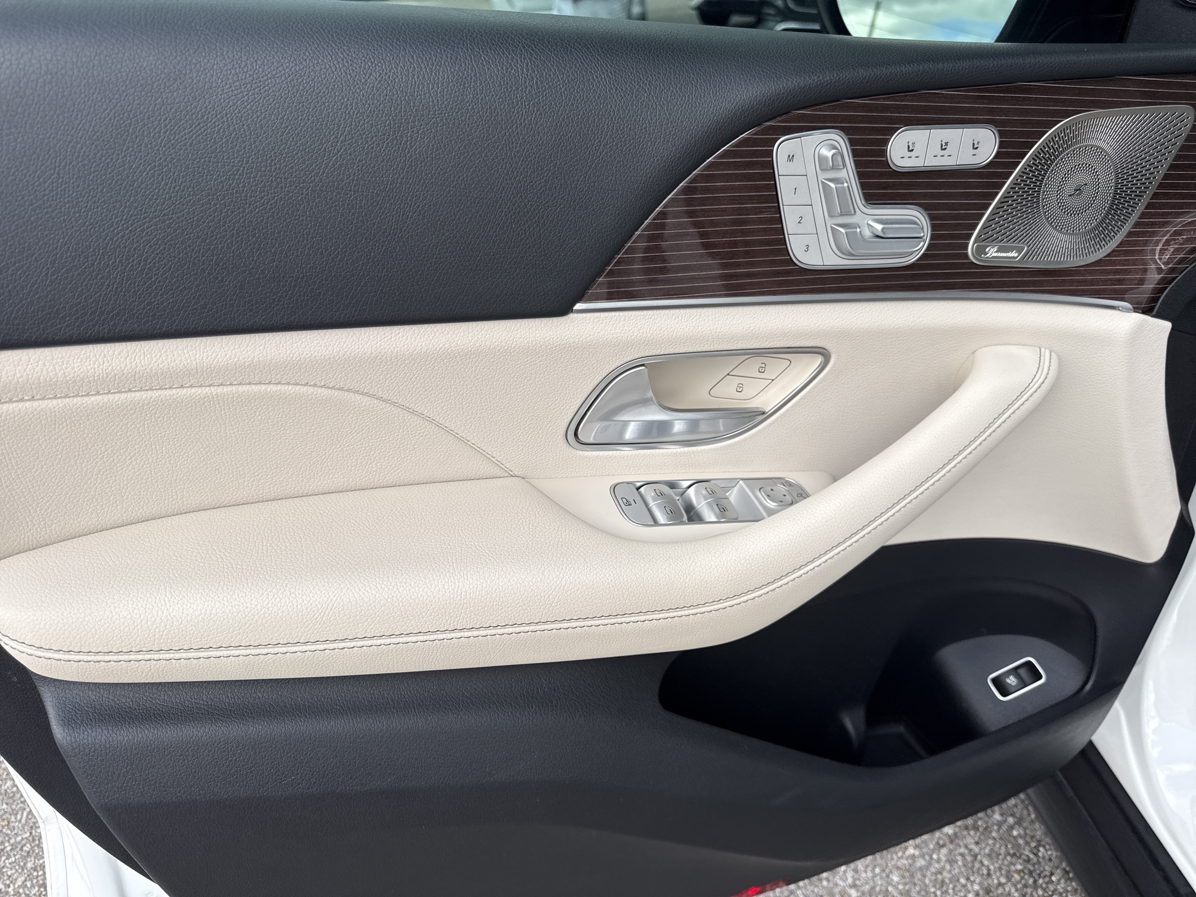 Used 2021 Mercedes-Benz GLS 450 4MATIC image 7