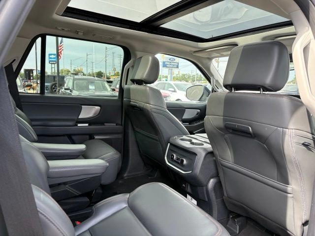 Certified 2025 Ford Expedition Active AWD/4WD image 7