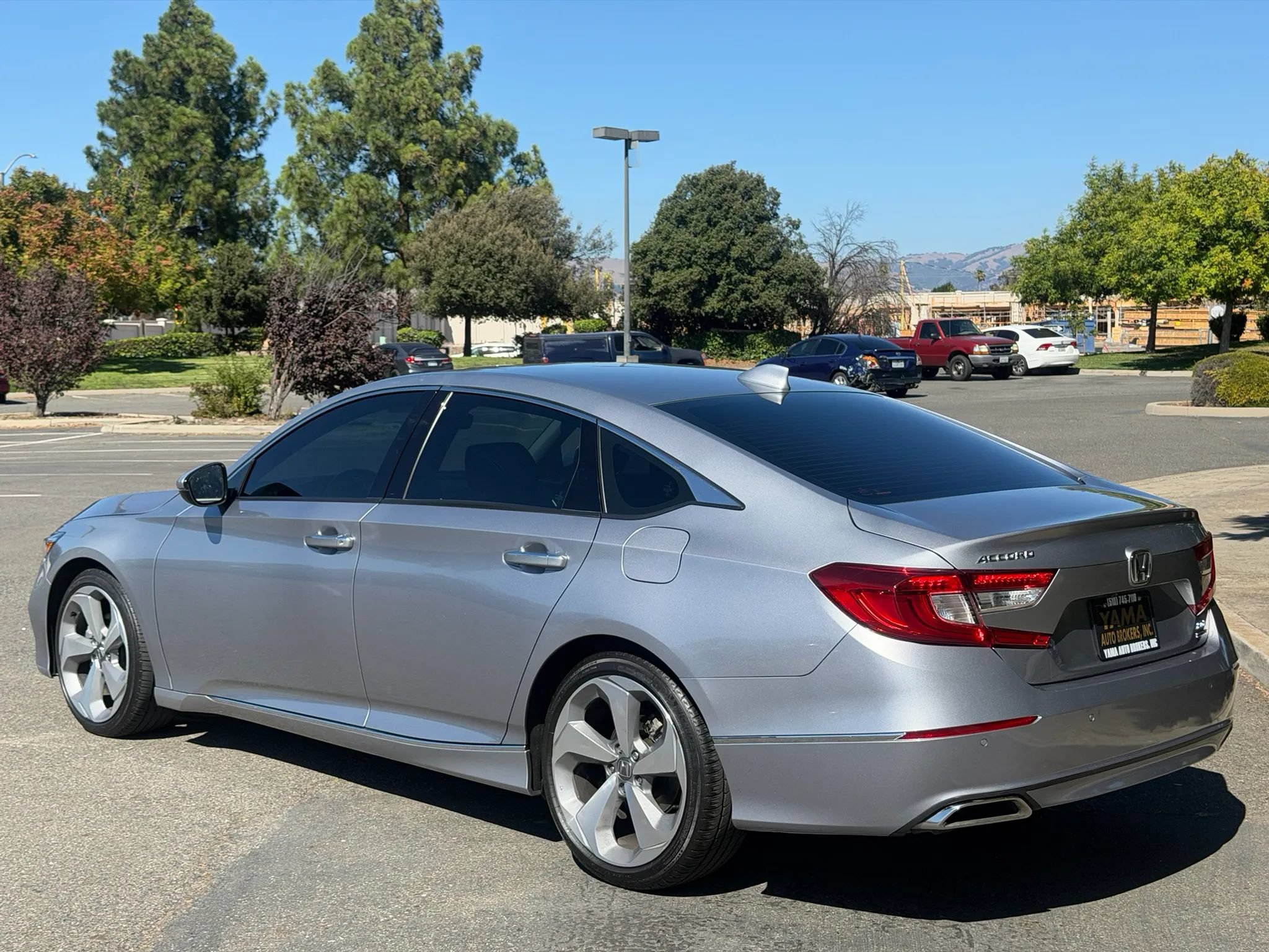 Used 2020 Honda Accord Touring image 3