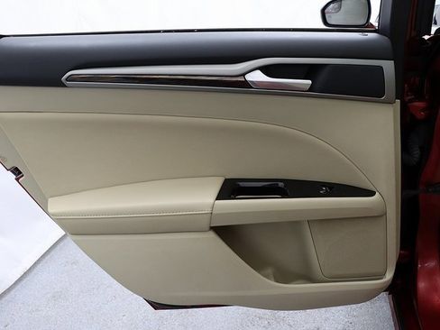 Used 2013 Ford Fusion SE image 24