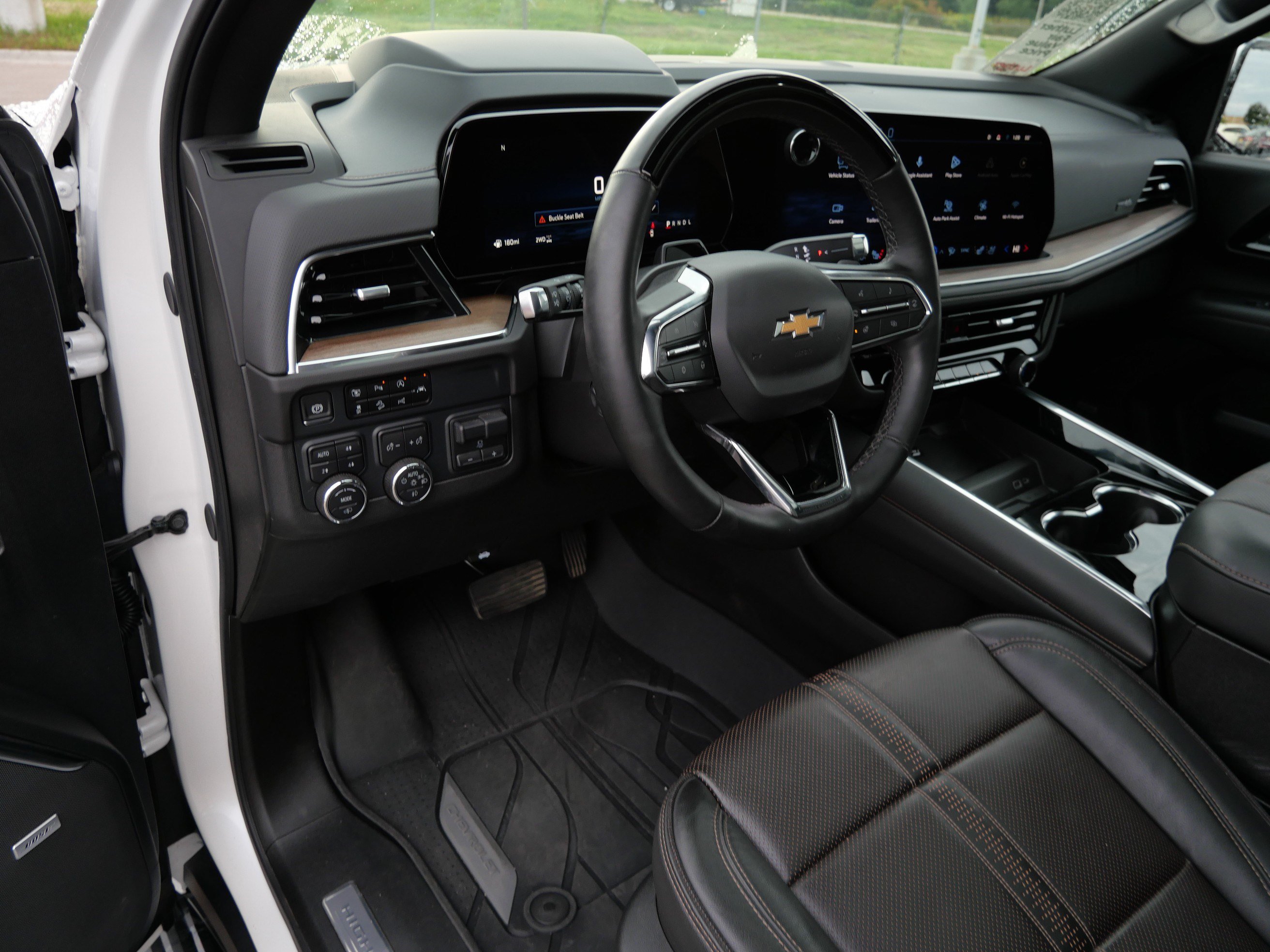 Used 2025 Chevrolet Tahoe High Country AWD/4WD image 21