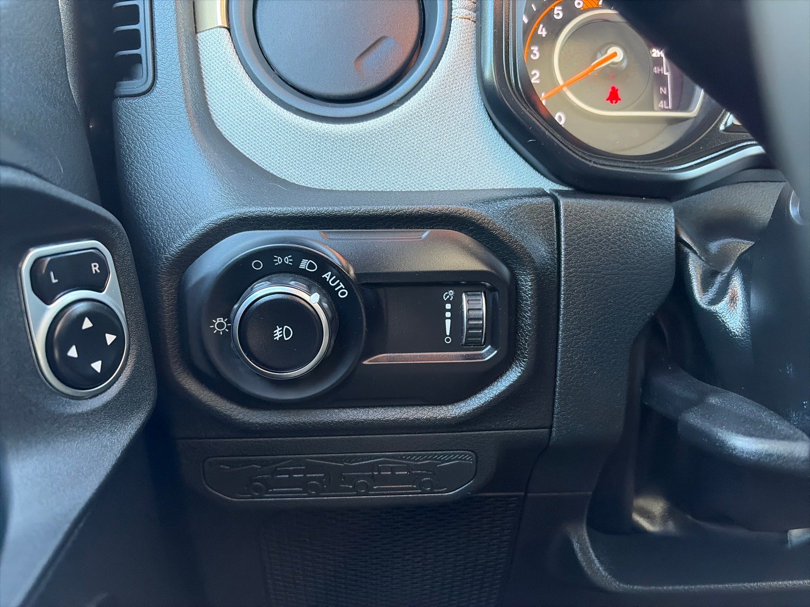 Used 2024 Jeep Wrangler Unlimited Sport AWD/4WD image 25