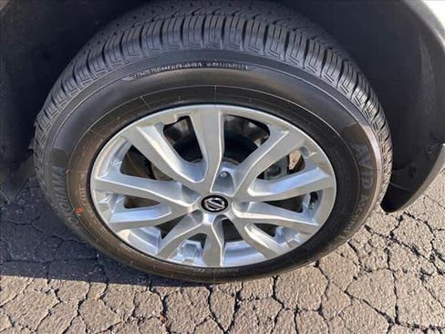 Used 2020 Nissan Rogue Sport SV image 24