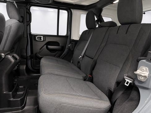 Used 2024 Jeep Wrangler Unlimited AWD/4WD image 18