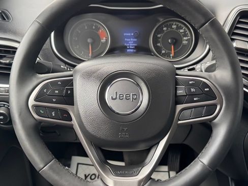 Used 2022 Jeep Cherokee Latitude Lux w/ Sun & Sound Group AWD/4WD image 17