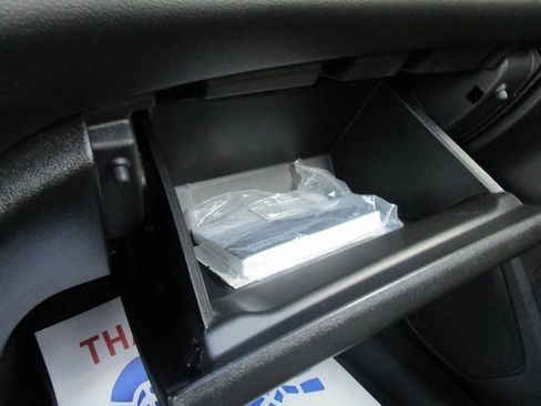 Certified 2023 GMC Acadia SLE w/ Driver Convenience Package image 16