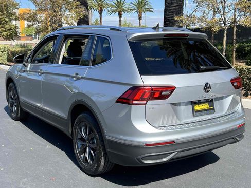 Used 2022 Volkswagen Tiguan SE image 2
