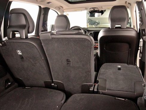 Certified 2022 Volvo XC90 T6 Momentum w/ Protection Package image 22