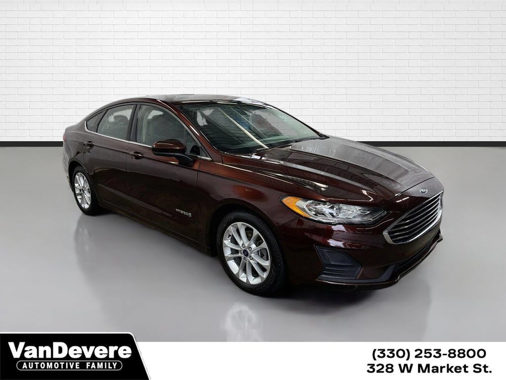 Used 2019 Ford Fusion SE FWD image 1