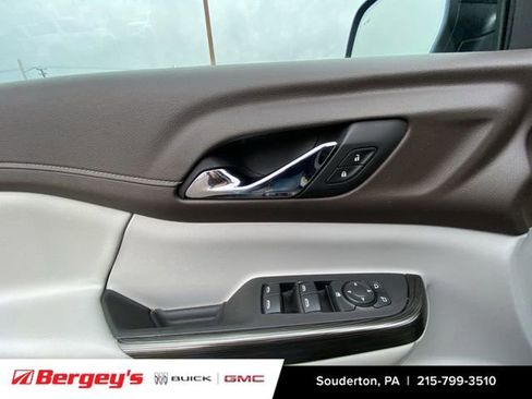 Used 2019 GMC Acadia SLT image 26