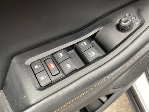 Used 2023 Jeep Grand Cherokee L Laredo RWD image 18
