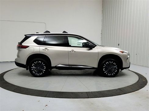 New 2026 Nissan Rogue Platinum image 8