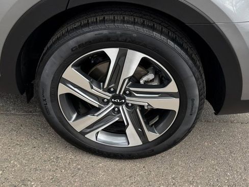 Used 2023 Kia Sorento EX image 9