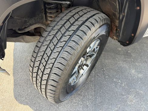 Used 2019 Toyota Tacoma TRD Off-Road image 40