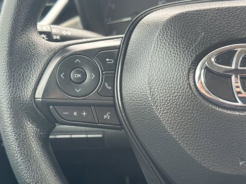Used 2025 Toyota Corolla LE FWD image 18
